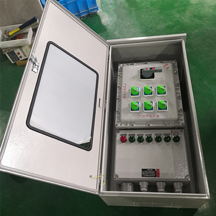 防爆雙門(mén)控制箱、氣體防爆控制箱、電機(jī)防爆控制箱、天然氣防爆配電箱、煉化廠(chǎng)用防爆照明配電箱