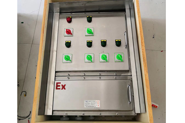 不銹鋼防爆配電箱，油庫房內防爆空調，控制電機正反轉控制箱。不銹鋼化工廠防爆配電箱