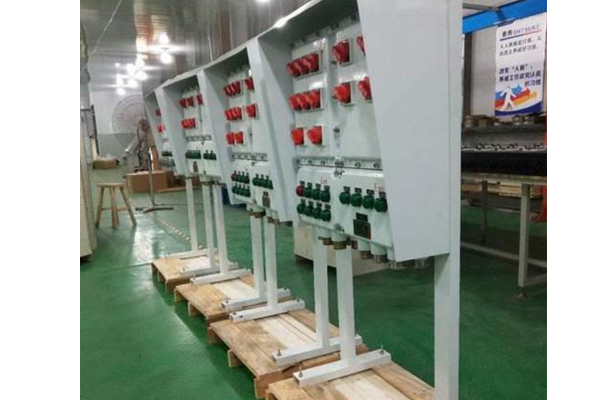 潛油泵防爆控制箱，天燃氣艙防爆配電箱，化工專用防爆箱，油罐區防爆不銹鋼接線箱，防爆電機控制箱，防爆配電柜